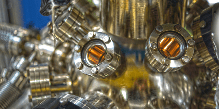 Laser sensor used for high vacuum laser measurement